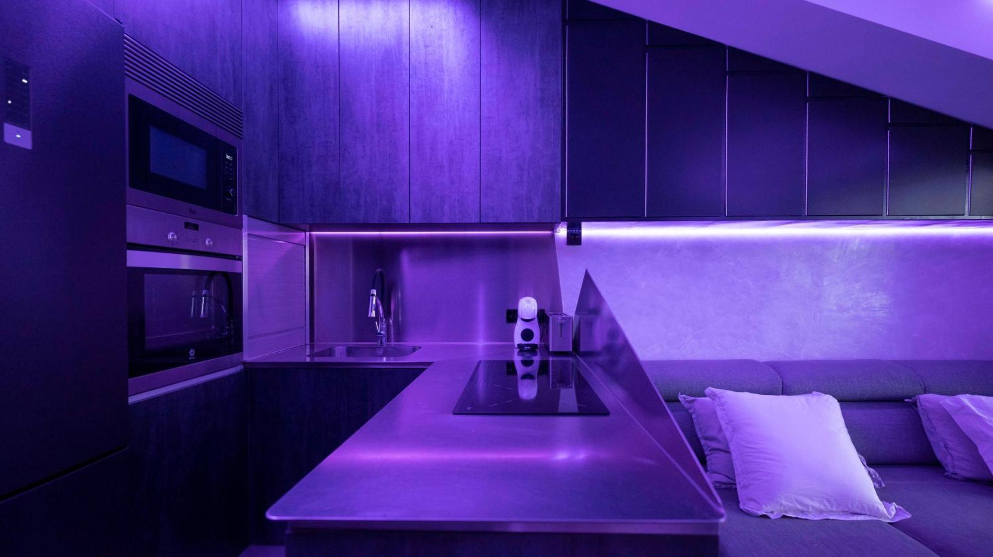 Iron House - Golden Mile Penthouse Bathtub Puente Romano *