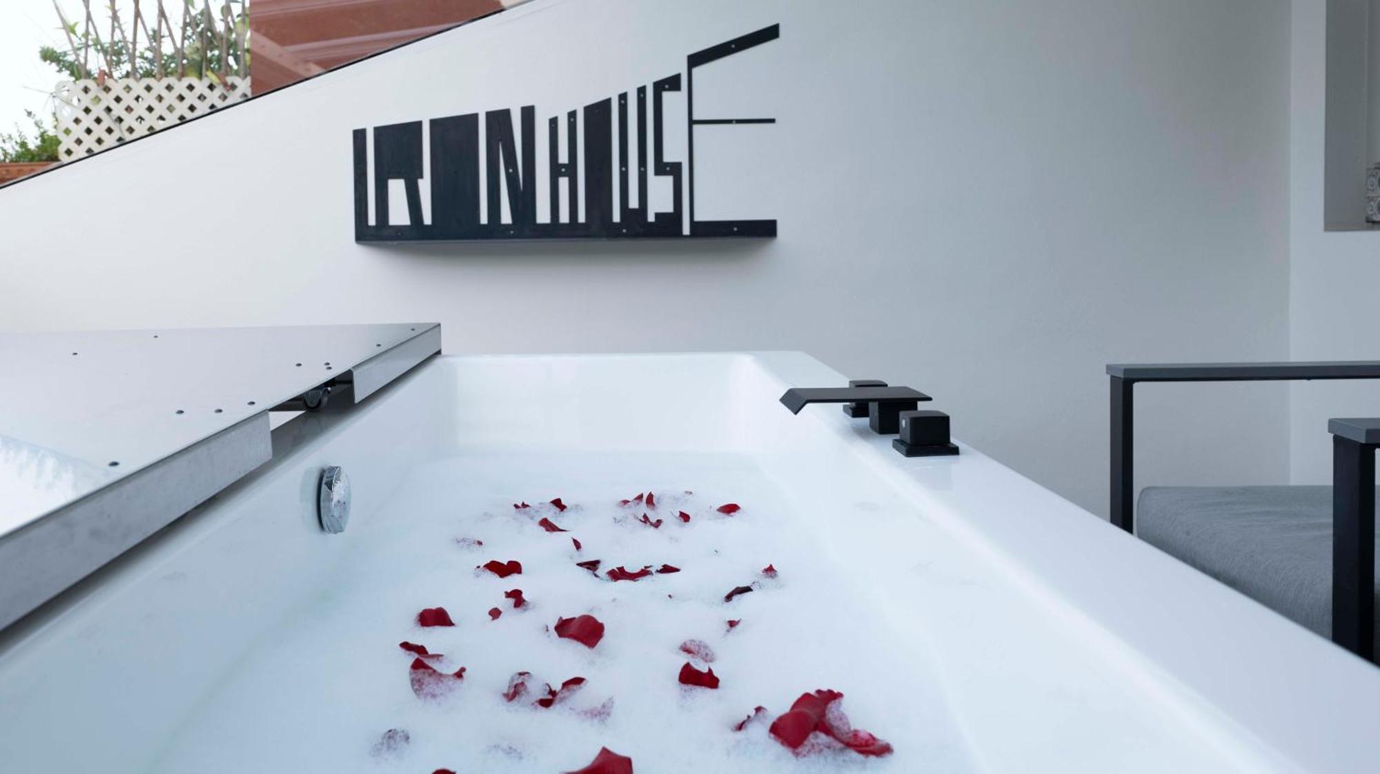 Appartement Iron House - Golden Mile Penthouse Bathtub Puente Romano *