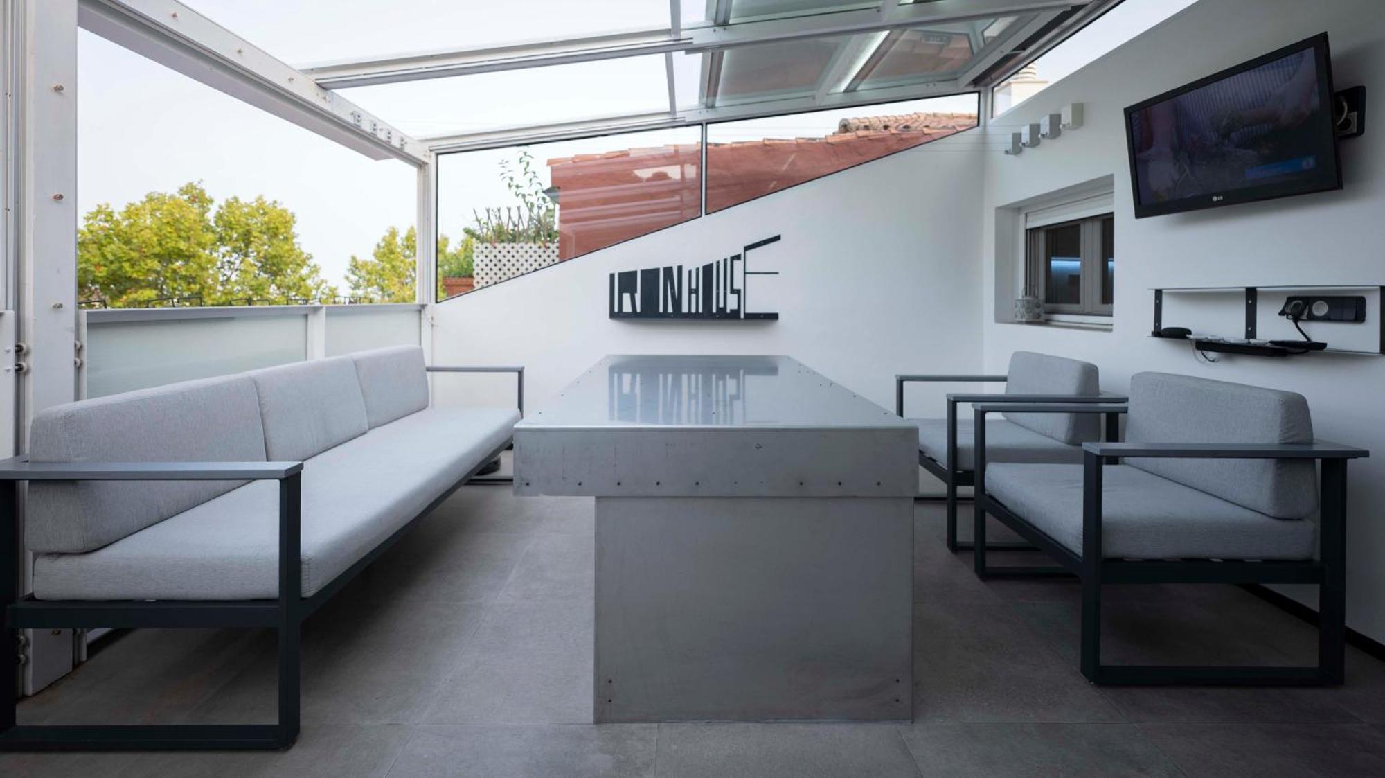 Iron House - Golden Mile Penthouse Bathtub Puente Romano Appartement