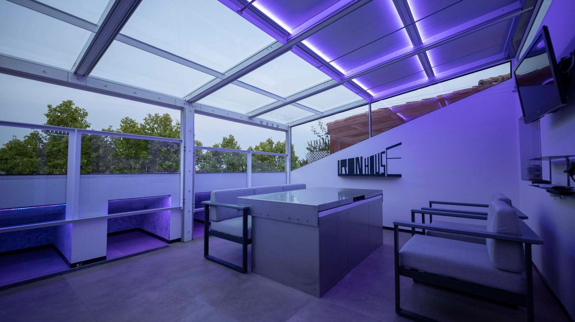 Iron House - Golden Mile Penthouse Bathtub Puente Romano Marbellac