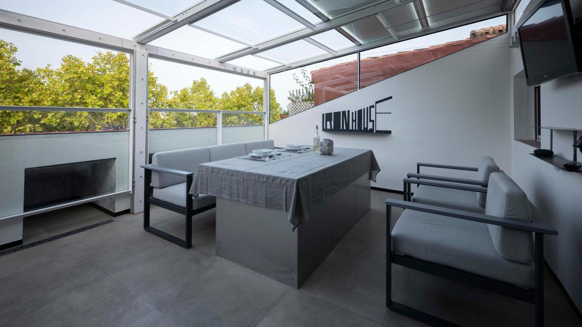 Iron House - Golden Mile Penthouse Bathtub Puente Romano Marbellac